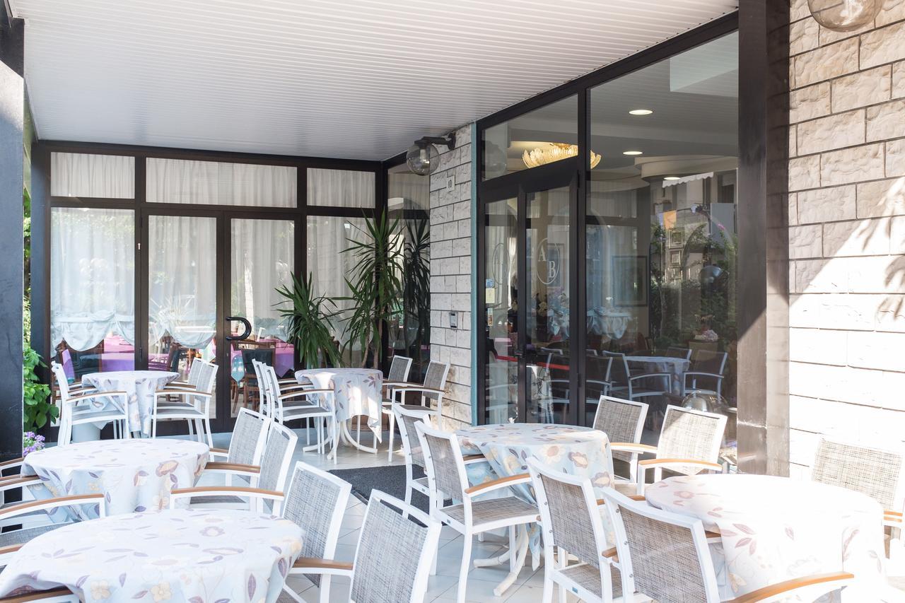 Hotel Barbiani Rimini Exterior foto